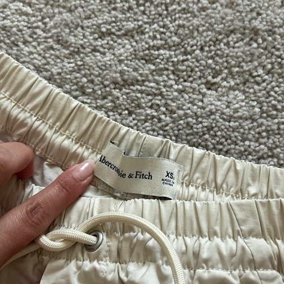 A&F NWOT cinched adjustable hem joggers - Picture 5 of 6